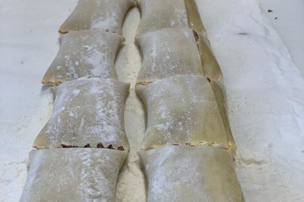 maultaschen-herstellung05DB47DB5-2D43-7A0E-083F-4392C68E0110.jpeg